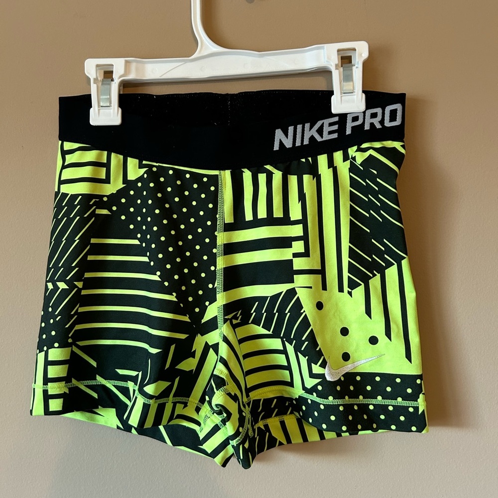Neon black and yellow NIKE PROS size Medium
